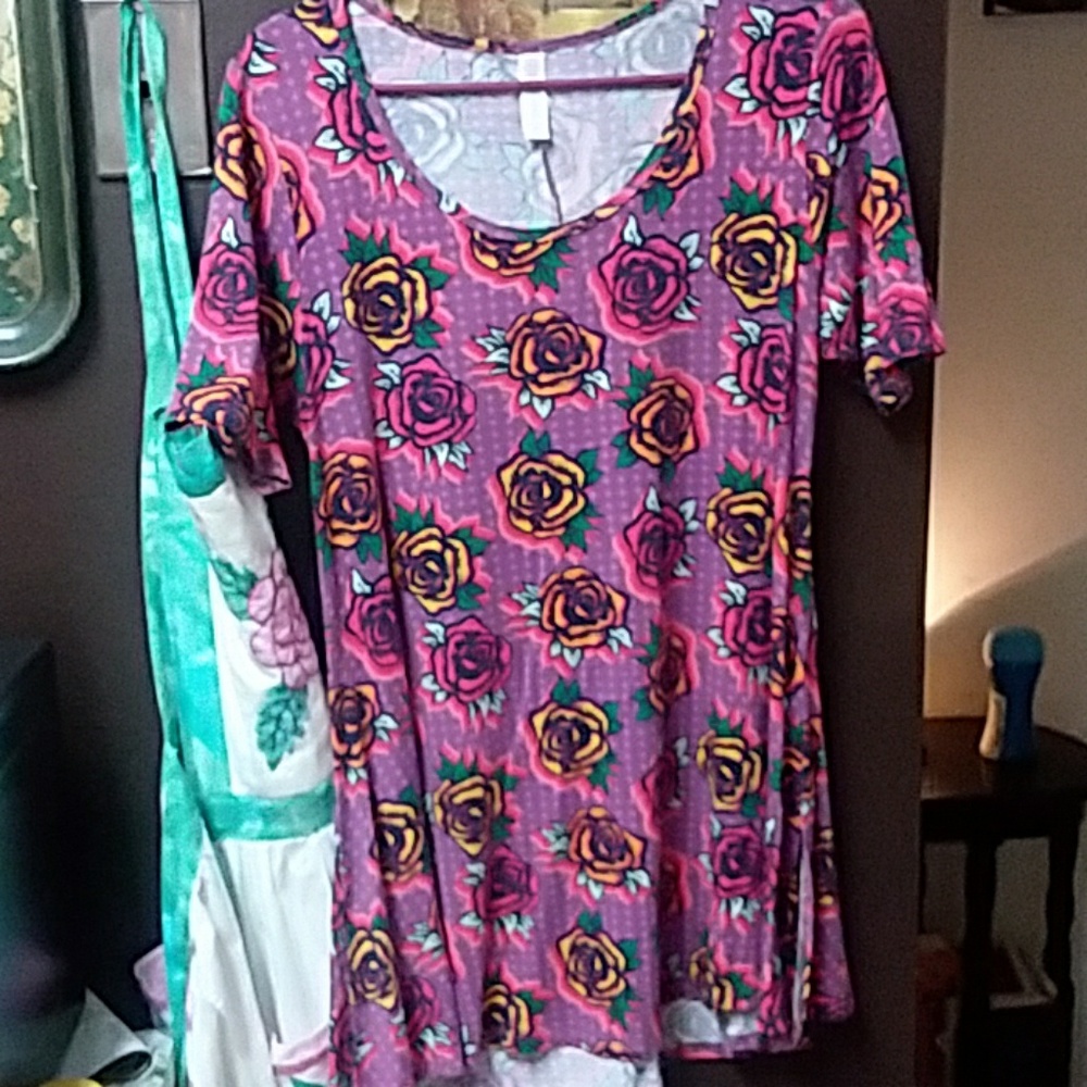 Lularoe perfect T very gently used wore once.